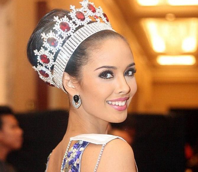 Megan[-]Lynne[-]Young,[-]nữ[-]diễn[-]viên[-]23[-]tuổi,[-]cao[-]1,73m[-]vừa[-]đăng[-]quang[-]ngôi[-]vị[-]Hoa[-]hậu[-]Thế[-]giới[-]2013[-]